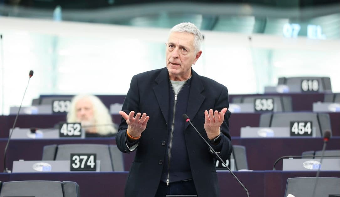 Se descubre spyware en el teléfono de un miembro del Parlamento Europeo que lo investiga.