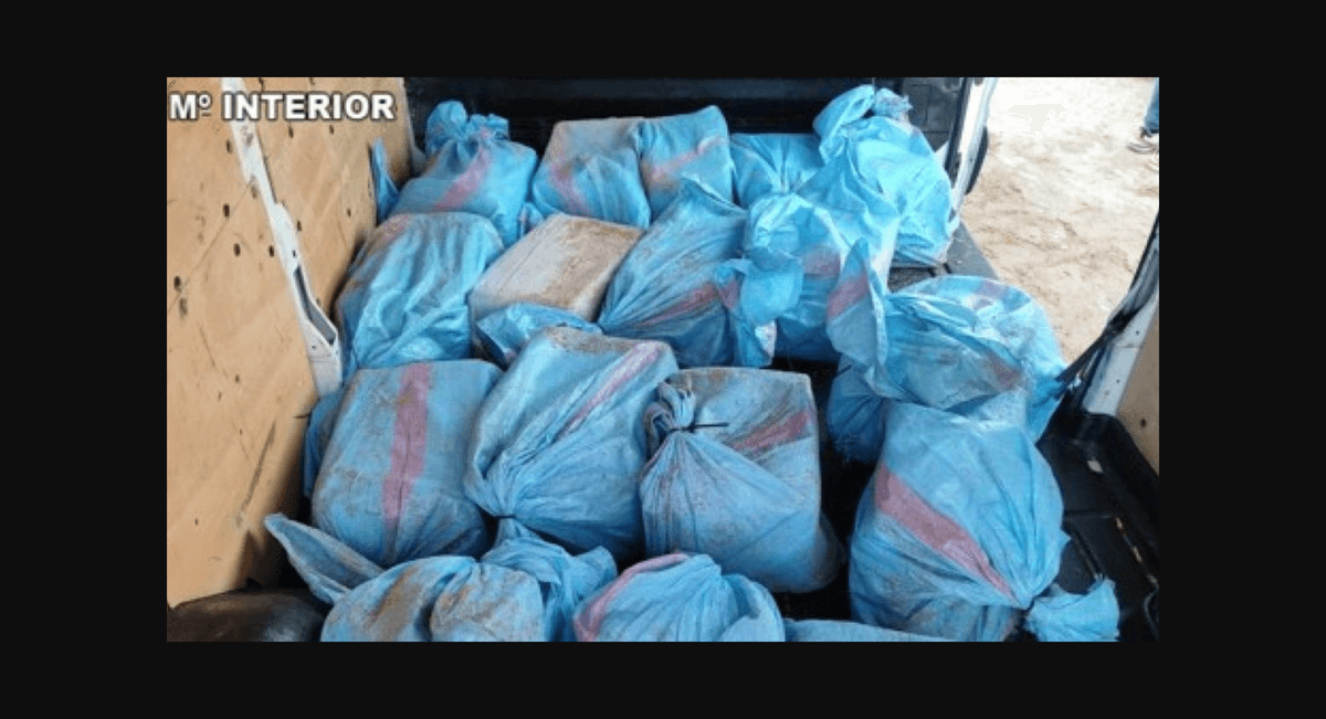 Detienen la descarga de 410 kilogramos de cocaína en las costas de Barbate