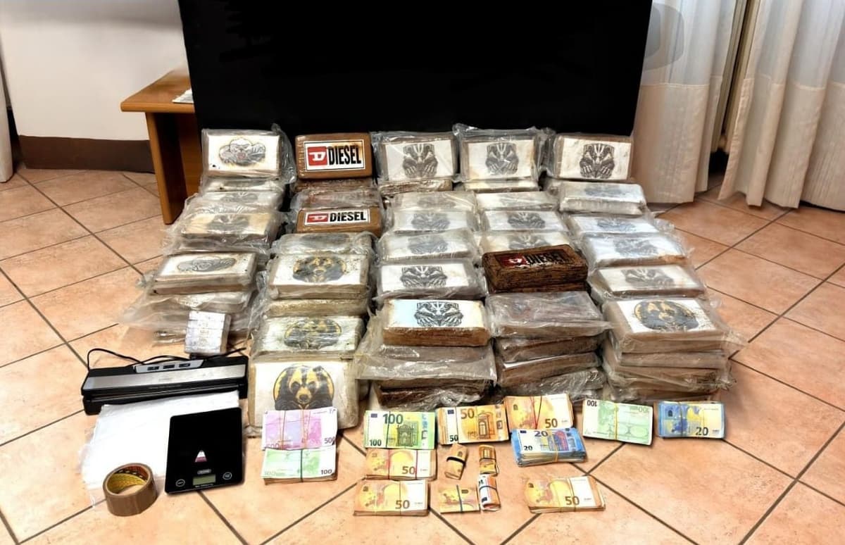 Criminales albaneses ocultaban 150 kilos de cocaína bajo una cama
