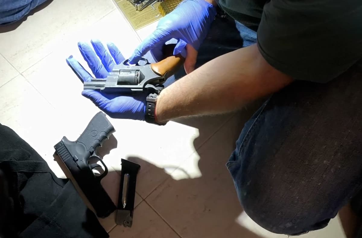 Un 'jinete de la cocaína' abre fuego contra la Guardia Civil en Guadalajara.