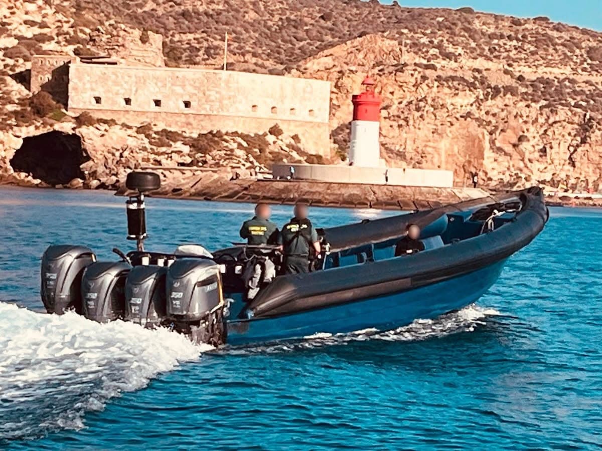 Dos arrestados a bordo de una poderosa narcolancha en las proximidades de Murcia