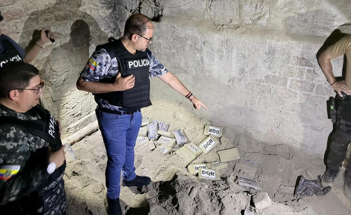 Descubren un cargamento de cocaína enterrado al norte de Guayaquil