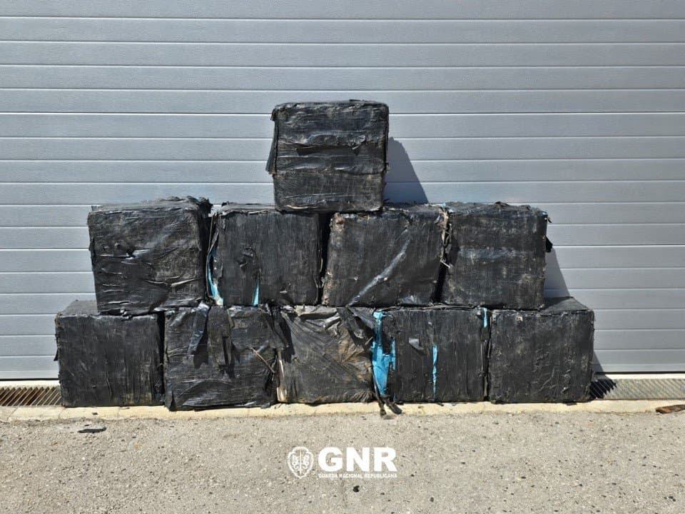 Confiscan 400 kilogramos de cocaína después de su llegada a la costa de Setúbal.