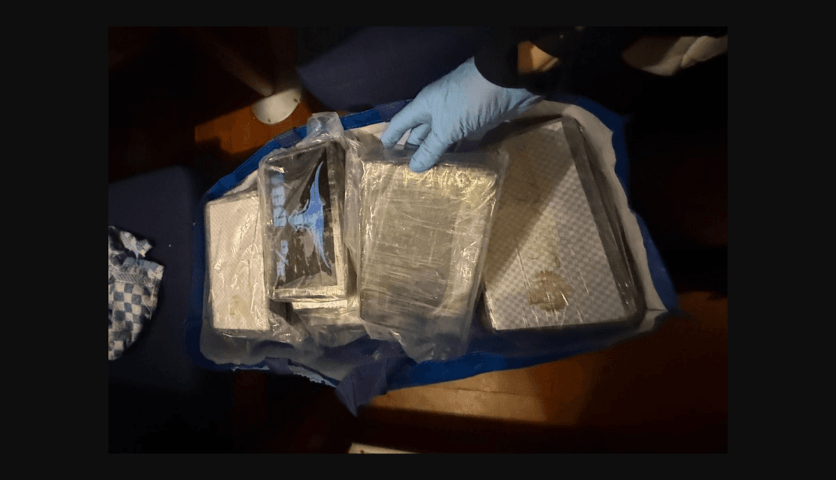 ¡Traslado de cientos de kilos de cocaína en un vehículo funerario!