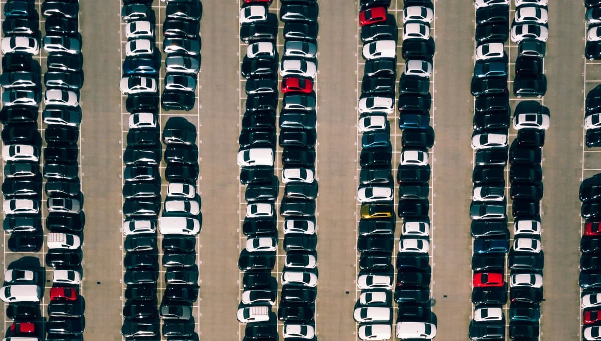 Los fabricantes de automóviles comparten rutinariamente datos personales de vehículos conectados con terceros, según un informe.