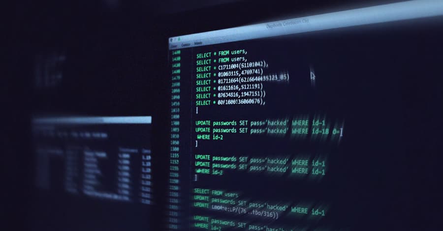 36 paquetes maliciosos de npm explotaron Redis y PostgreSQL para desplegar implantes persistentes