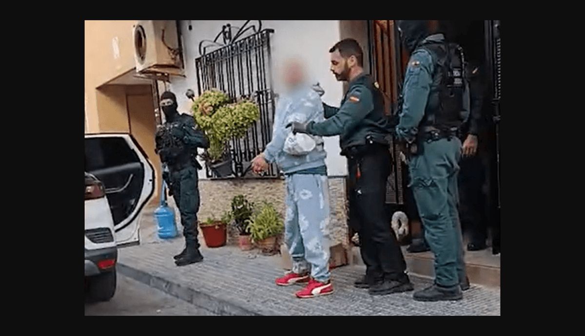 Ataca sexualmente y fuerza a una adolescente a traficar con drogas en Murcia