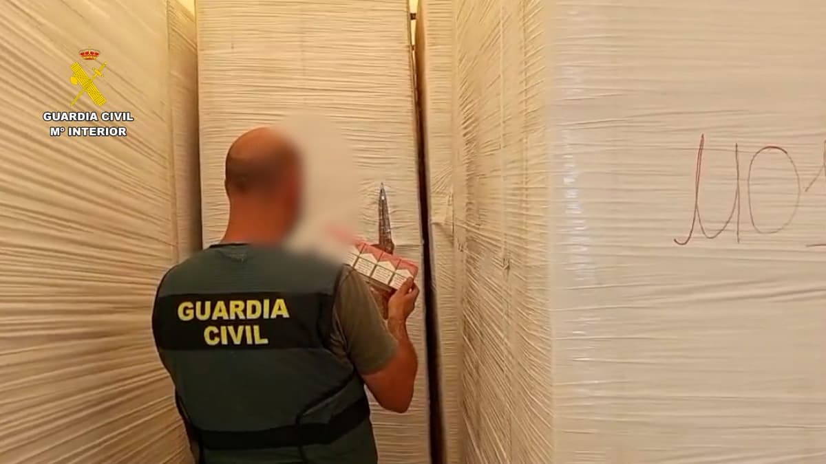 Desmantelan una organización criminal en Andalucía que tenía en su poder 11 millones de cigarrillos falsificados.