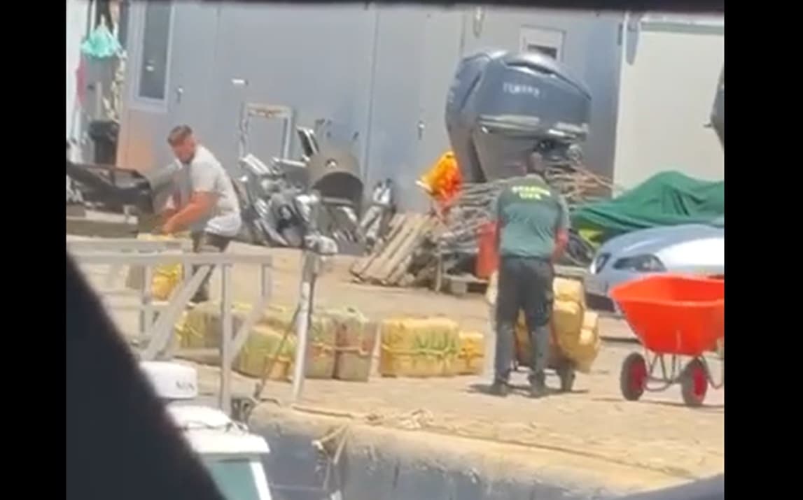 Interceptan una embarcación de ocio llena de hachís en el río Piedras.