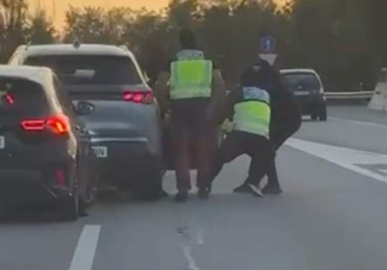 Falsos agentes de policía atacan y secuestran a un hombre en la autopista de Barcelona.