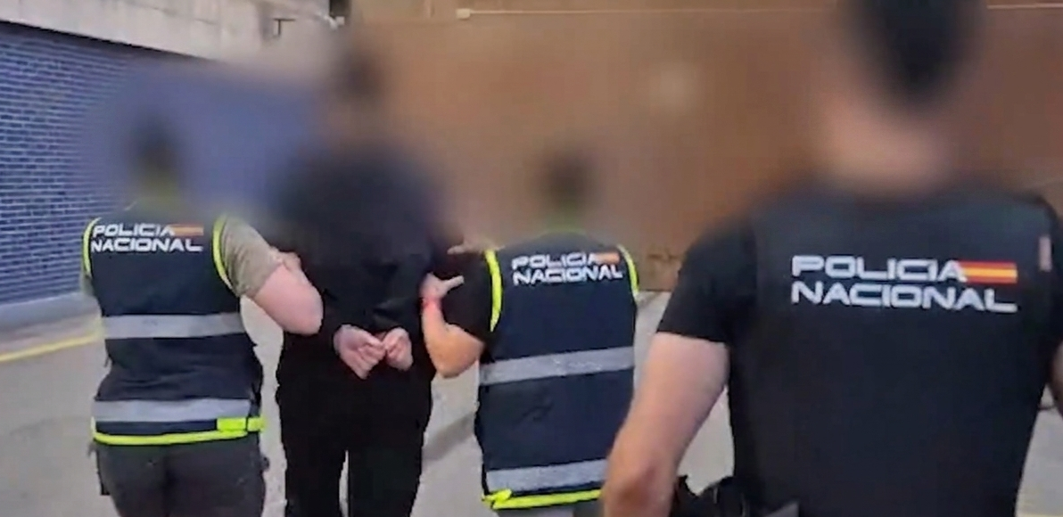 Capturan a un reclutador de asesinos a sueldo en la lujosa villa de Jonas Falk en Sitges.