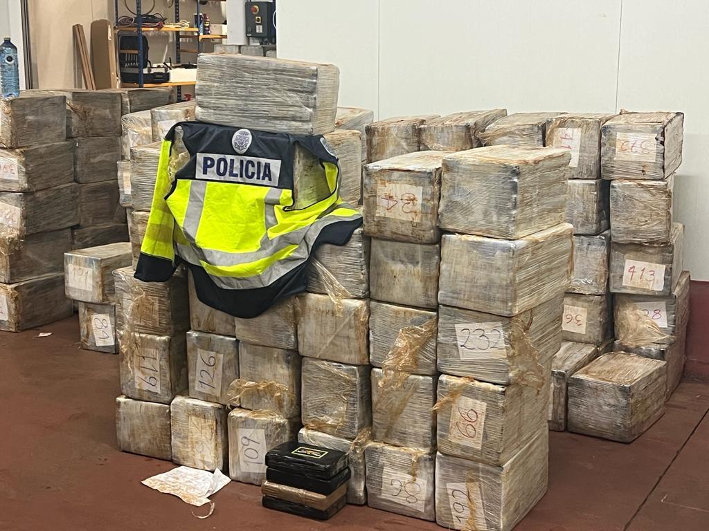 Un enfrentamiento político permite a los narcotraficantes operar en el puerto de Algeciras.