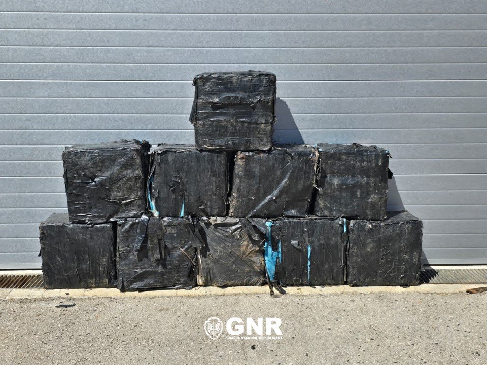 Confiscan 400 kilogramos de cocaína después de su llegada a la costa de Setúbal.