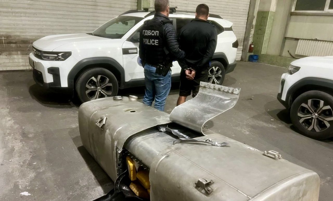 Hallan un cargamento de estupefacientes recubierto de plomo en el contenedor de un camión.