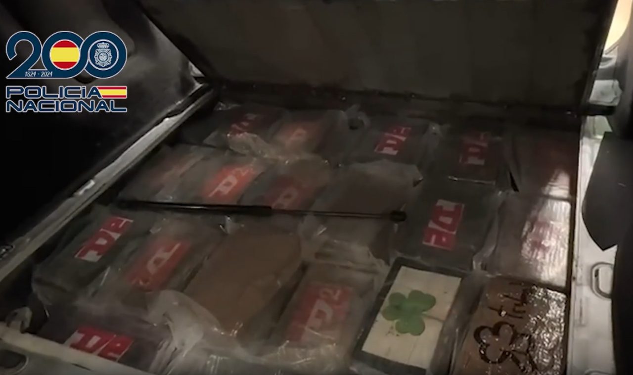 Un grupo en Barcelona distribuía cocaína en compartimentos ocultos a consumidores en toda España.